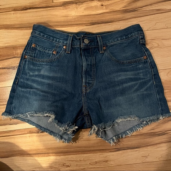 Levi’s cut off shorts - Picture 2 of 3